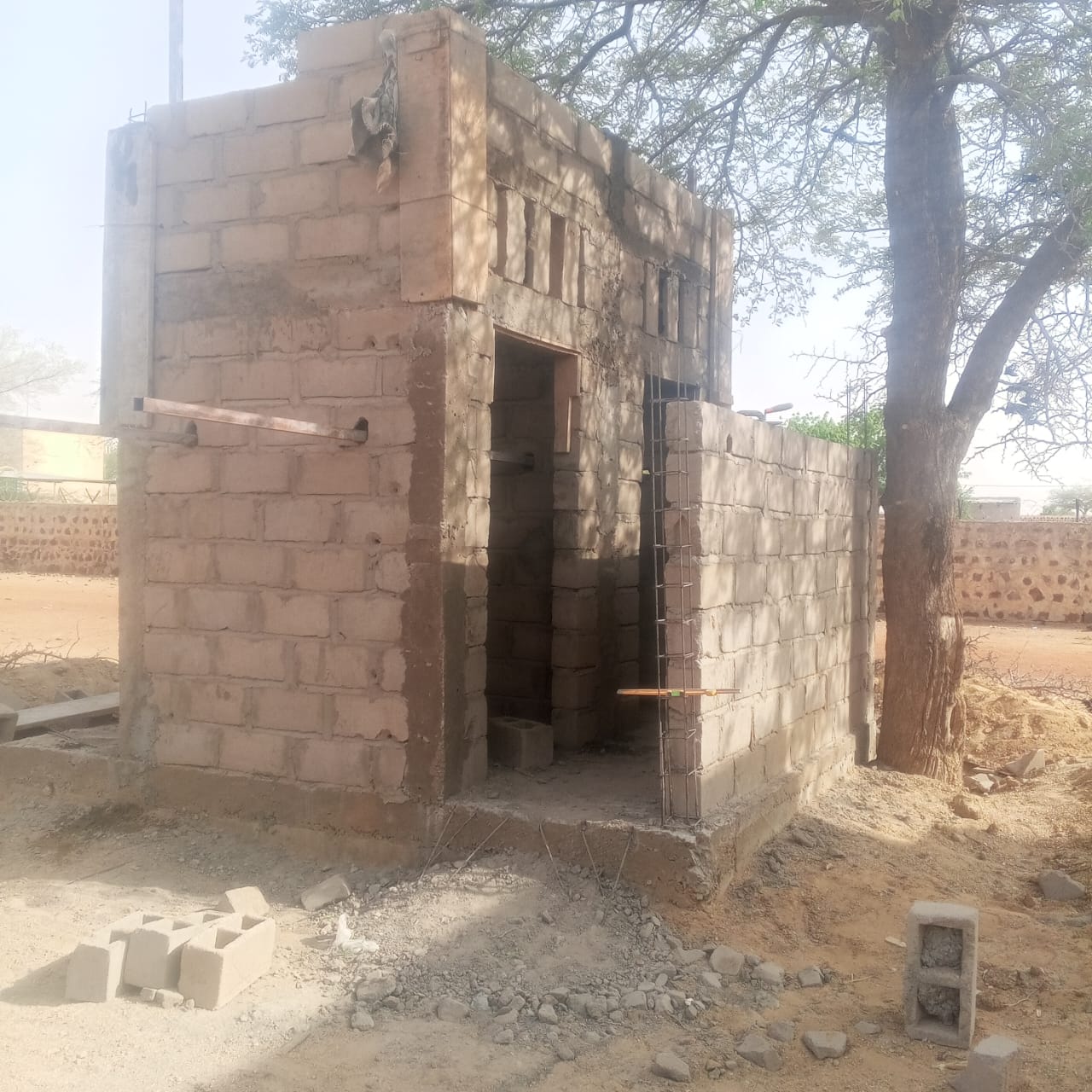 Construction de trois blocs de Latrines durables