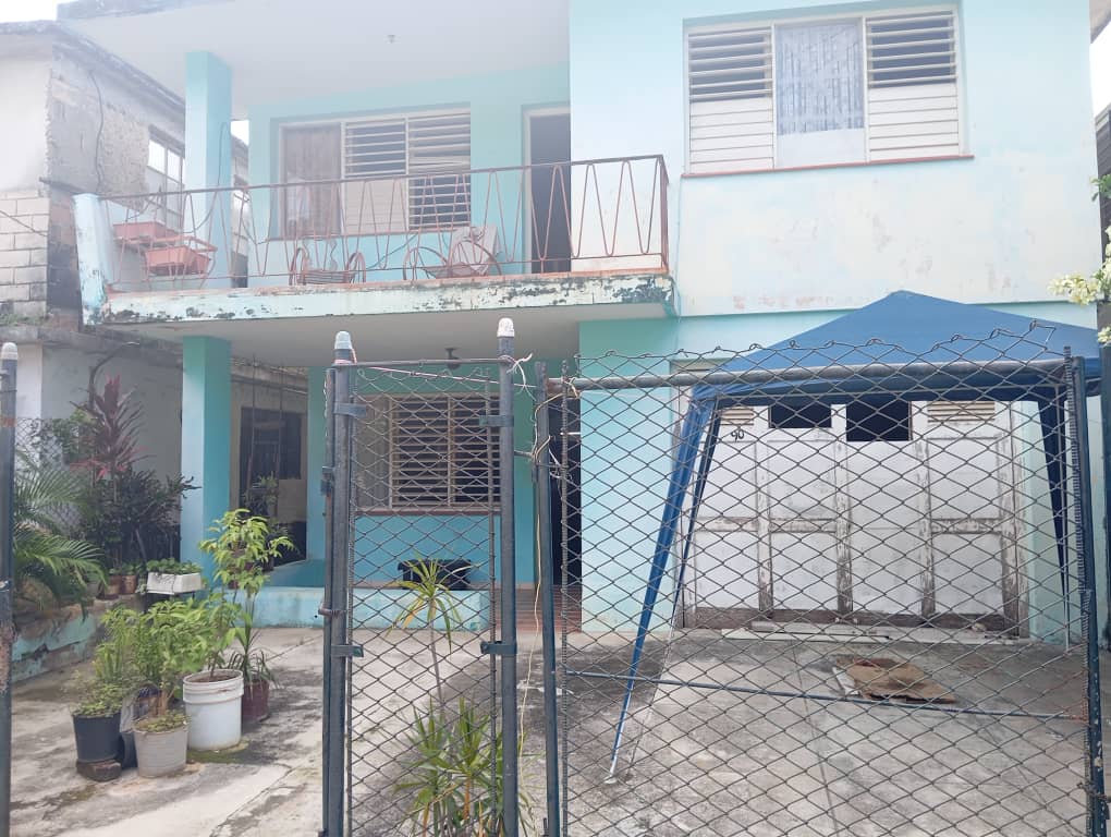 CASA DÚPLEX EN NUEVO VEDADO