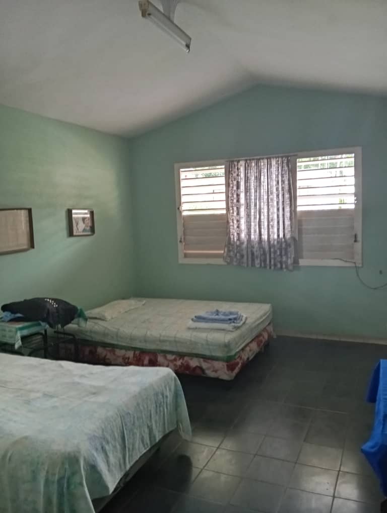 CASA DÚPLEX EN NUEVO VEDADO