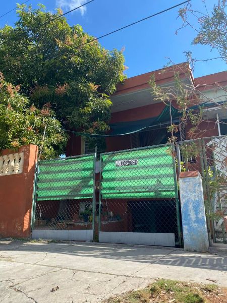 Se vende casa grande. Para dos familias o para montar negocion en la parte baja · foto 1