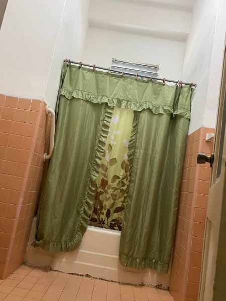 Se vende casa grande. Para dos familias o para montar negocion en la parte baja · foto 3