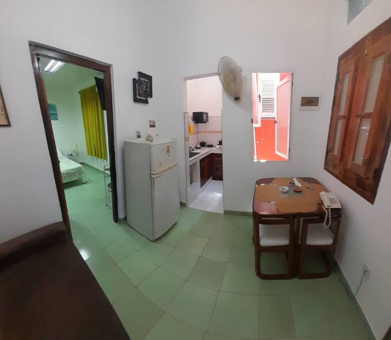 Se vende apartamento en excelente condiciones en el centro histórico de la Habana vieja, excelente para negocio de renta. · foto 1