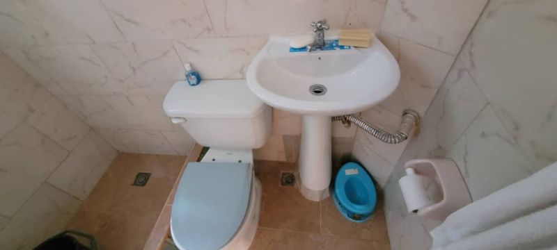 Casa en Miramar playa de dos cuartos, sala,cocina, comedor,baño,interior.capitalista · foto 2