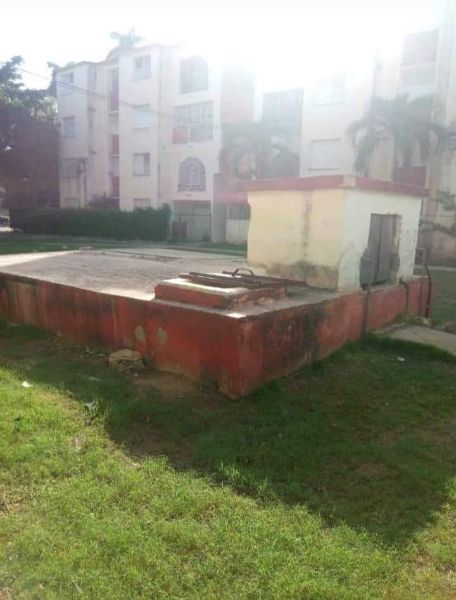 Vendo apartamento de 4 cuartos en La Lisa con teléfono fijo