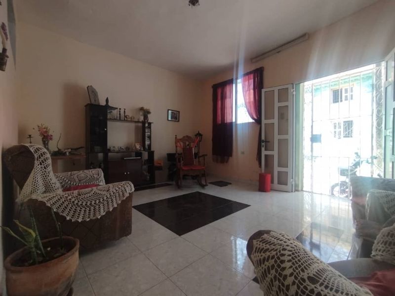 Casa biplanta 6 cuartos en Cerro, Latino