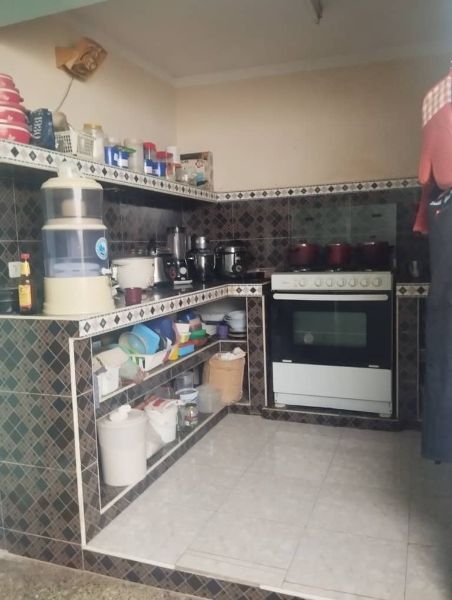 Casa biplanta 6 cuartos en Cerro, Latino