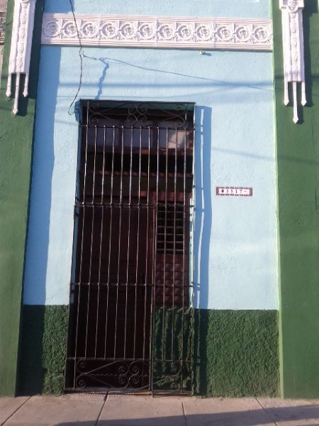 Casa en Cienfiuegos 3517 A entre 35 y 37.