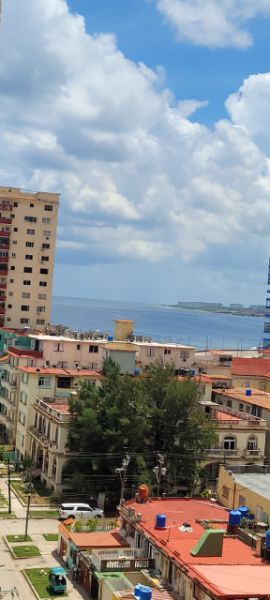 Vendo apartamento 4/4 en Edificio icónico del Vedado