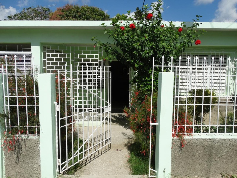 Se vende amplia casa en Holguín reparto Vista Alegre