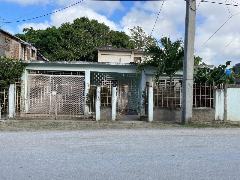 Se vende amplia casa en Holguín reparto Vista Alegre