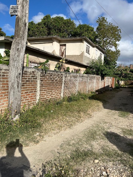 Se vende amplia casa en Holguín reparto Vista Alegre
