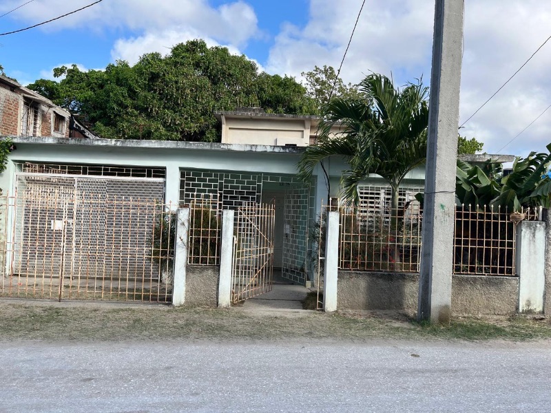 Se vende amplia casa en Holguín reparto Vista Alegre