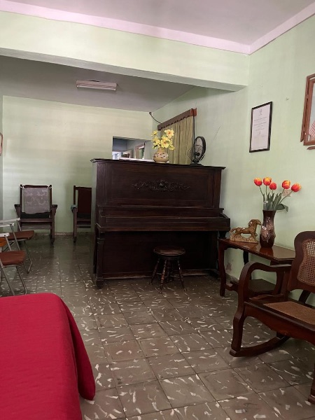 Se vende amplia casa en Holguín reparto Vista Alegre