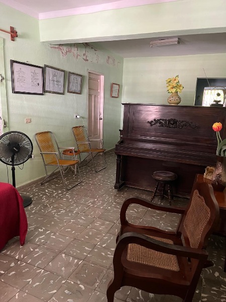 Se vende amplia casa en Holguín reparto Vista Alegre