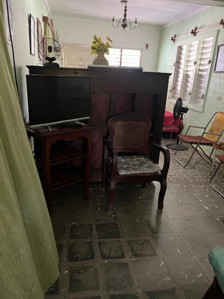 Se vende amplia casa en Holguín reparto Vista Alegre