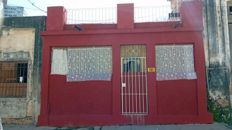 Casa independiente en Cerro + placa libre para 2da planta + documentos en regla