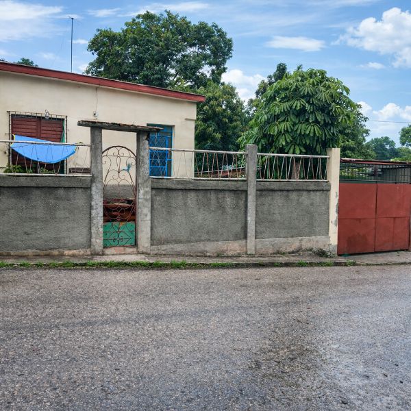 Casa Independiente cerca del semáforo Guanabacoa