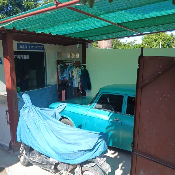 Casa Independiente cerca del semáforo Guanabacoa