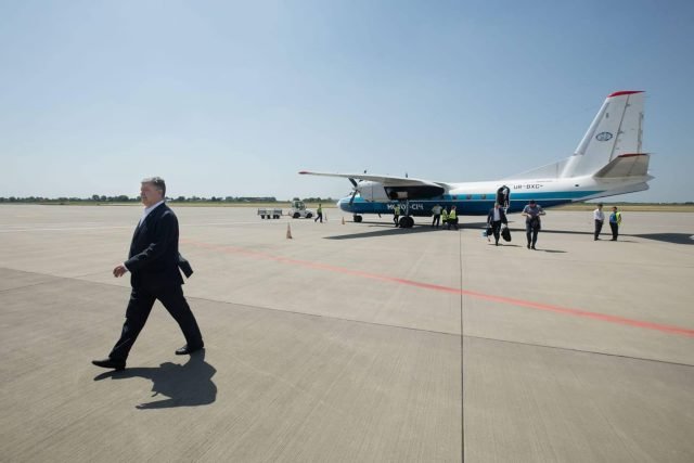 Порошенко сбежал из страны, пока его партия готовится к беспорядкам в Киеве