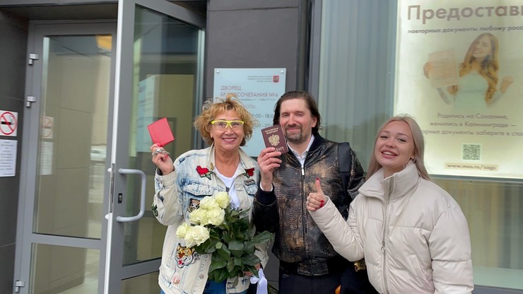 В сентябре Лариса и Василий подали заявление в загс В сентябре Лариса и Василий подали заявление в загс