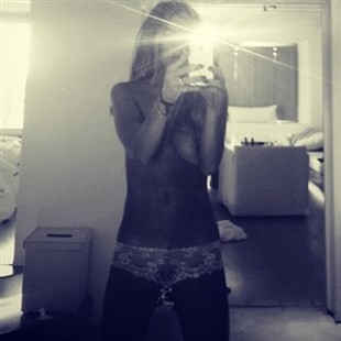 Lindsay Lohan Posts A Topless Photo On Instagram