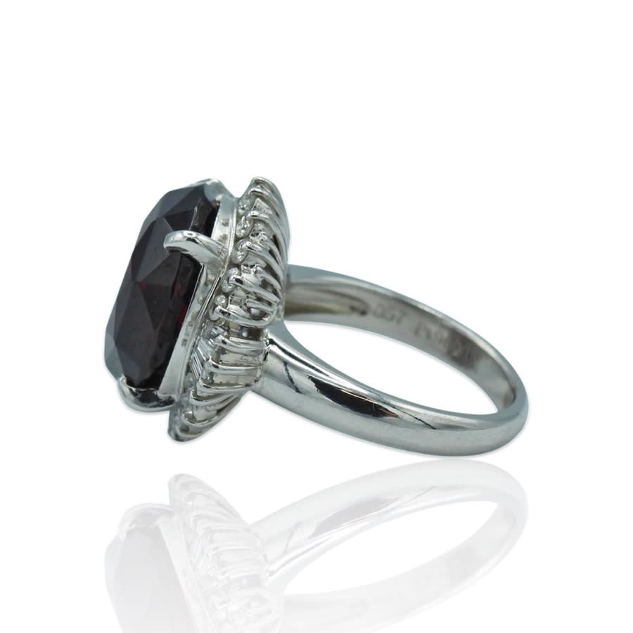 Pre-owned Estate Jewelry  Platinum Diamond & Garnet Ring In White