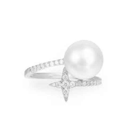 Apm Monaco Interlaced Pearl And Star Ring - Silver In Silver Tone,white
