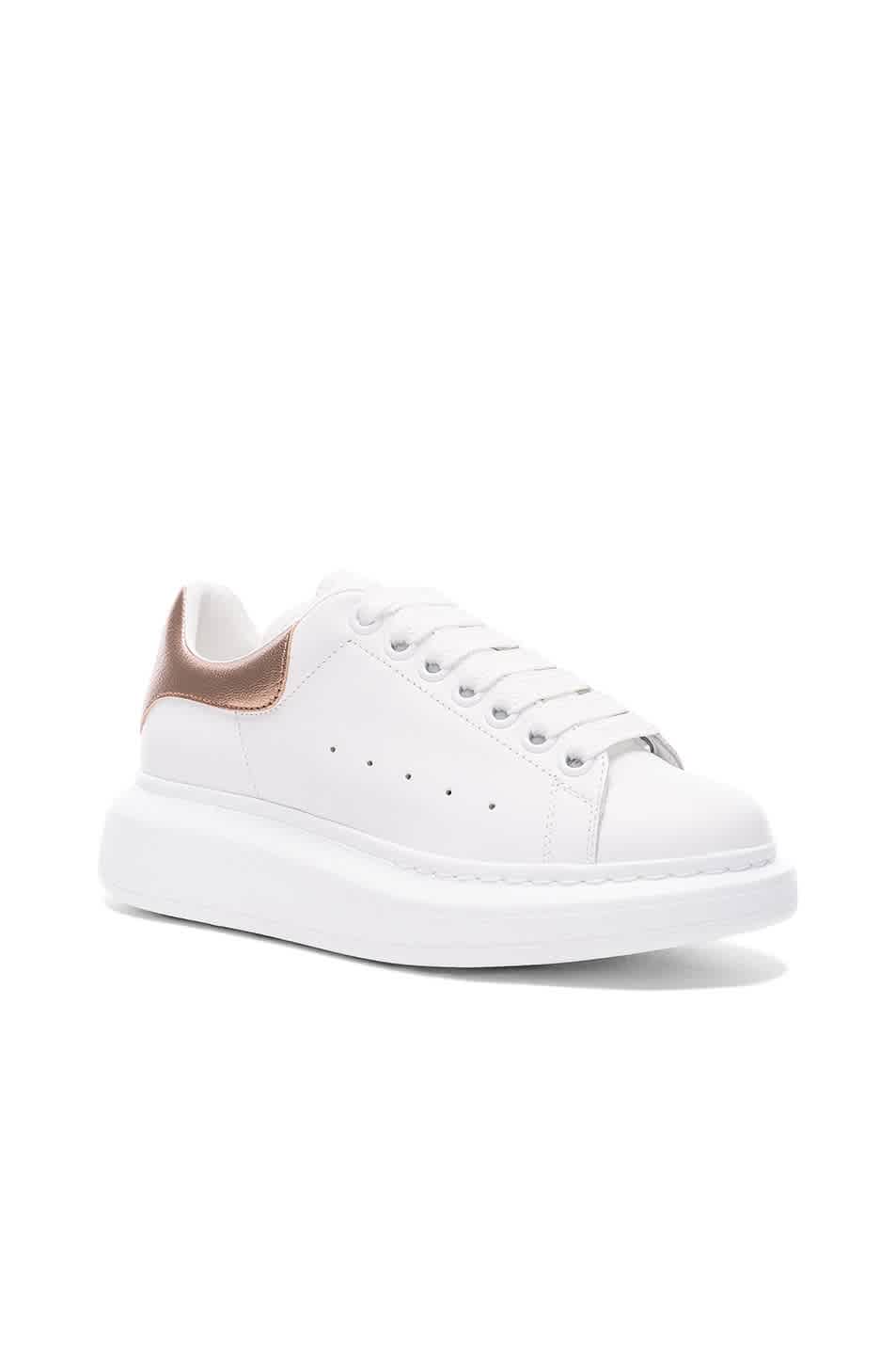 ALEXANDER MCQUEEN LADIES WHITE / GOLD OVERSIZED LEATHER SNEAKERS, BRAND SIZE 36.5