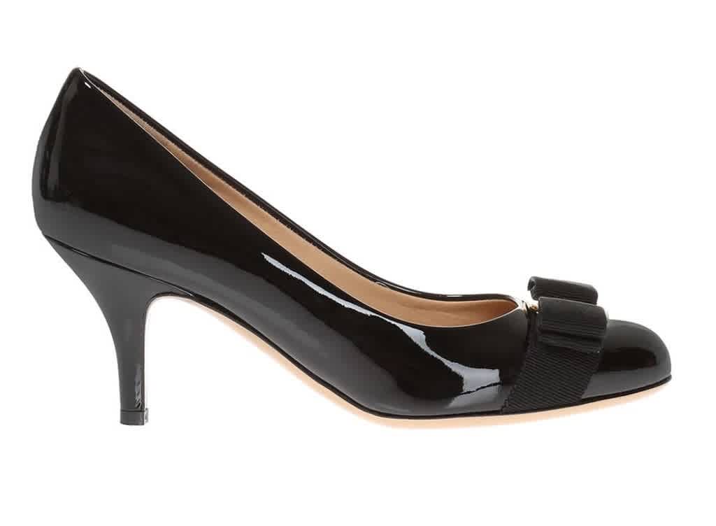 Ferragamo Ladies Vara Bow Pump Shoe In Black