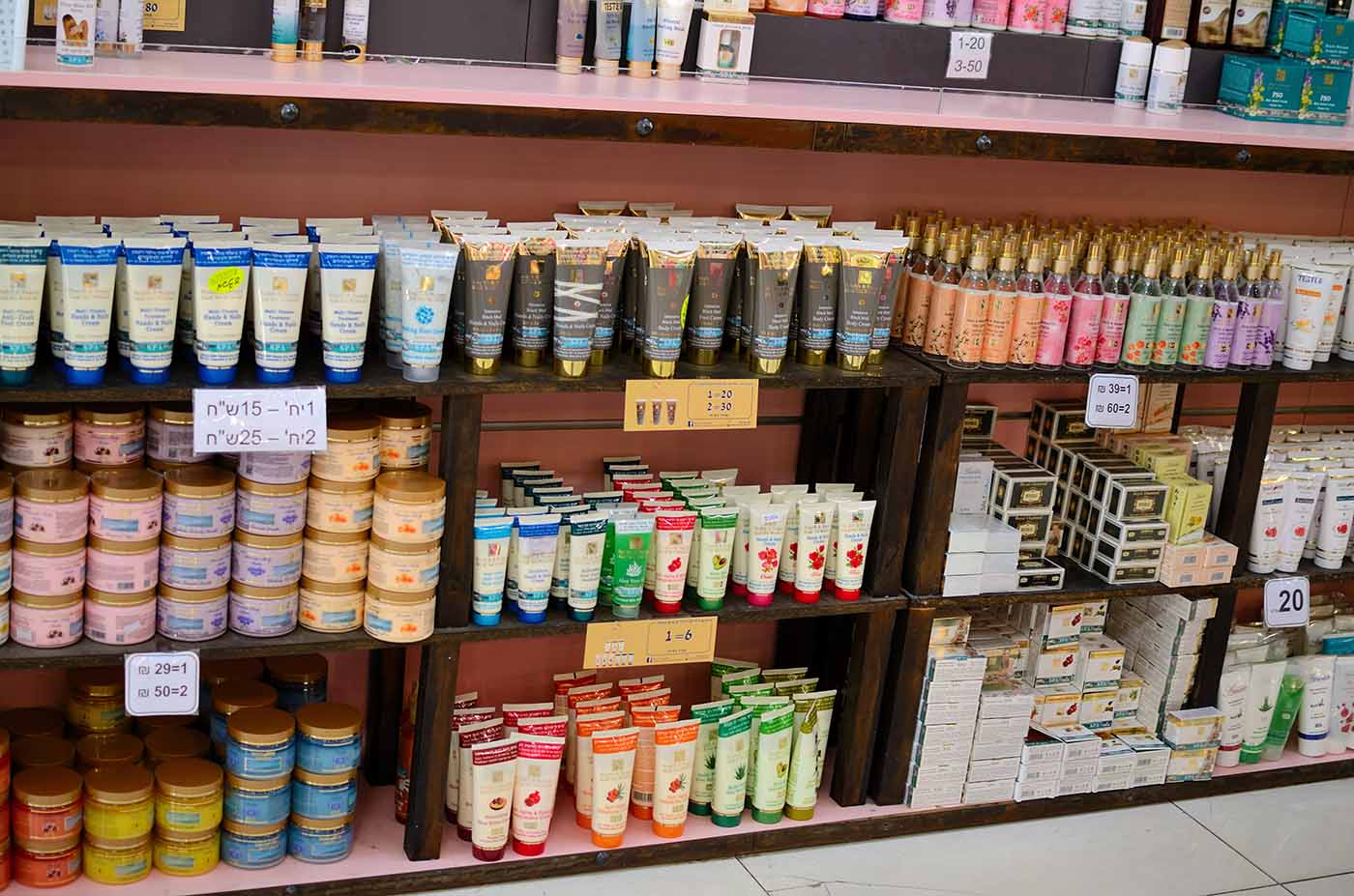 Косметика в магазине Израиля Косметическая продукция