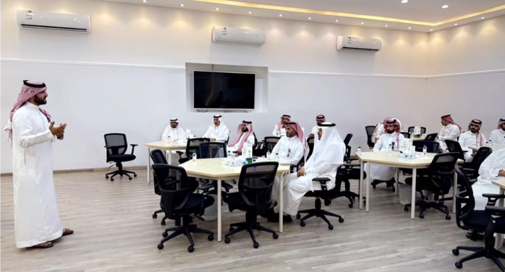 سبر تشارك في ورشة عمل حول «الأدلة غير المرئية» وتطبيقات التحليل اللغوي الجنائي بالكلية التقنية بأبها
