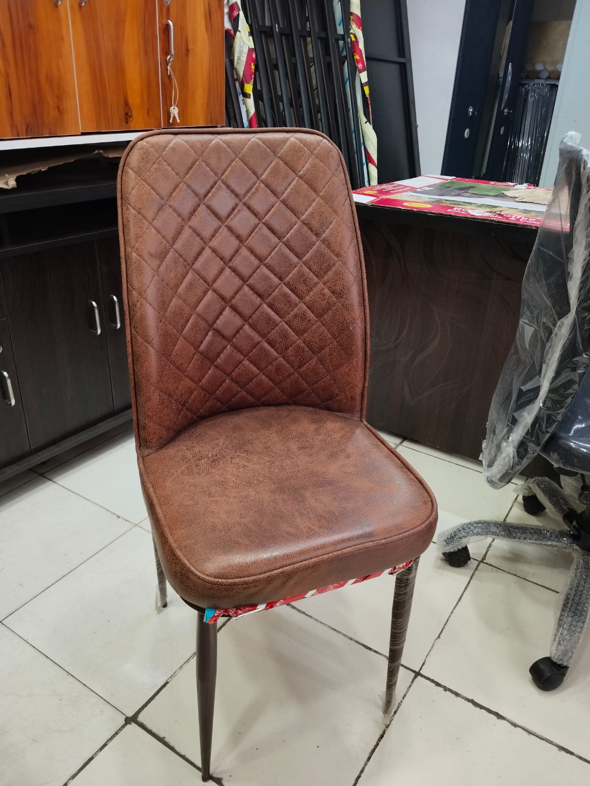 Vintage Charm: Quilted Back Dining Chair - Image 3