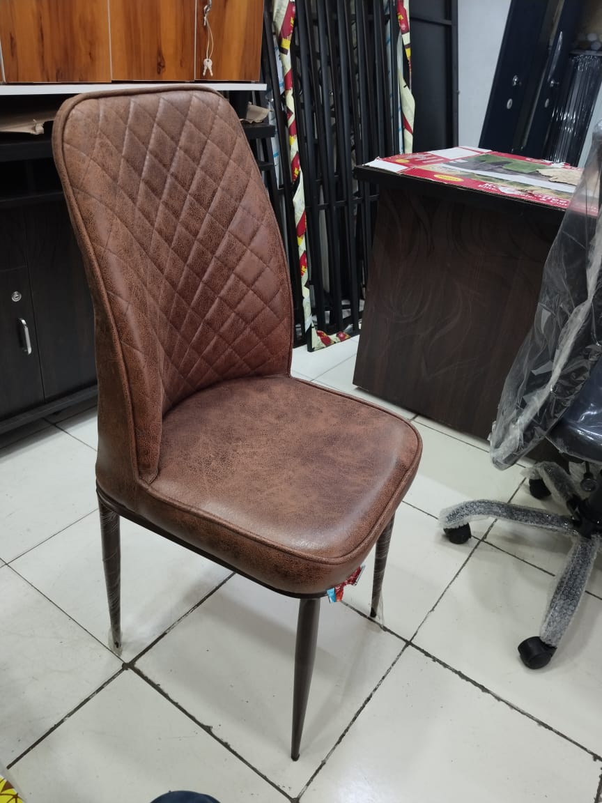 Vintage Charm: Quilted Back Dining Chair - Image 2