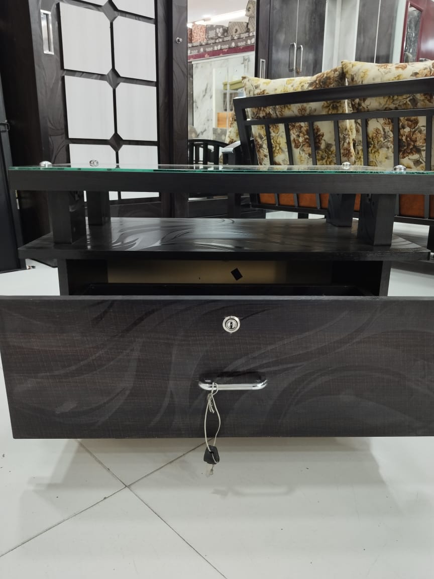 Eye-Catching Centerpiece: (Tipoi) Glass-Top Coffee Table with Colorful Pebbles - Image 2