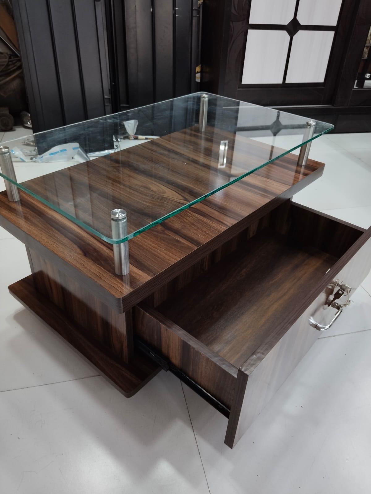 Modern Elegance: (Tipoi) Glass-Top Coffee Table with Storage - Image 3