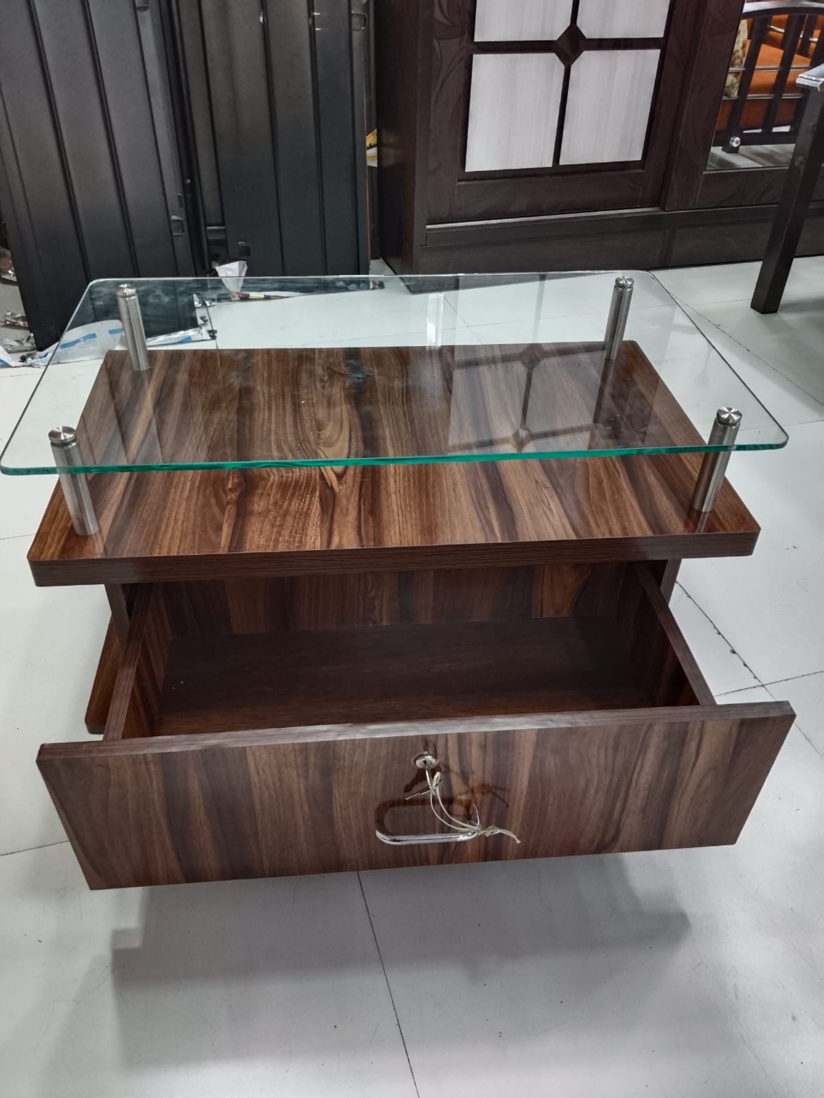 Modern Elegance: (Tipoi) Glass-Top Coffee Table with Storage - Image 2