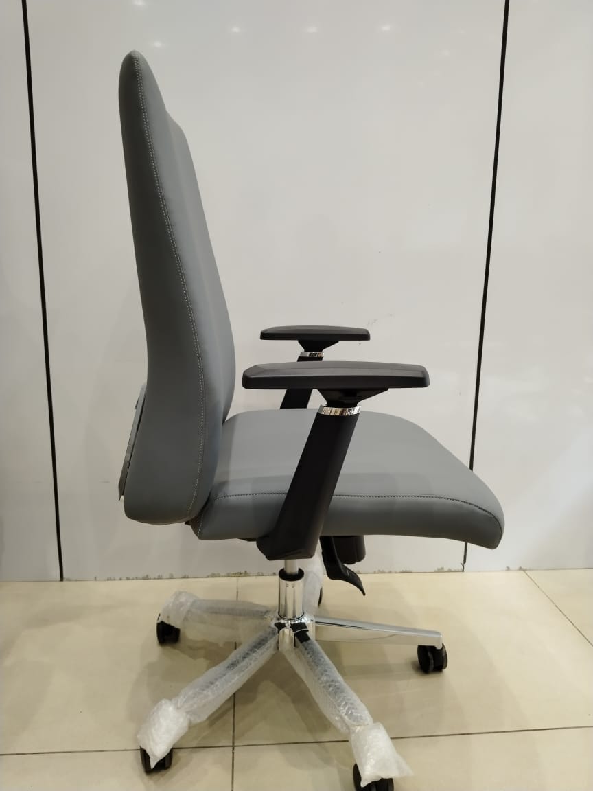Ergonomic Comfort: High-Back Office Chair - Image 3