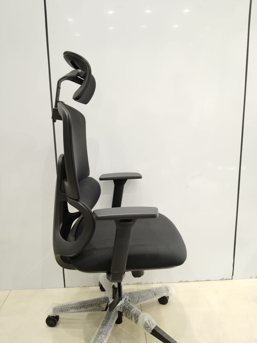 Ergonomic Comfort: High-Back Office Chair with Headrest - Image 3