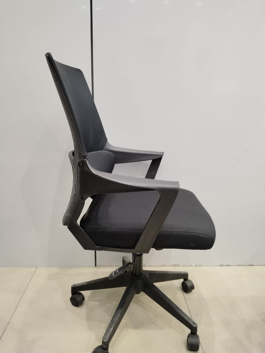 Ergonomic Comfort: Mesh Back Office Chair with Lumbar Support - Image 2