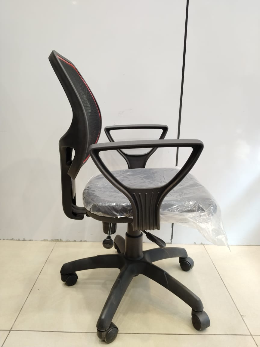 Stylish Comfort: Mesh Back Office Chair with Red Accents - Image 2