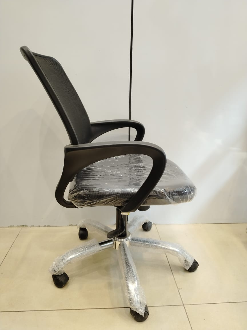 Ergonomic Comfort: Mesh Back Office Chair with Chrome Base - Image 2