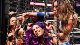 Elimination chamber match féminine par équipe