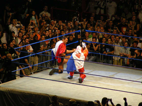 Batista et Rey Mysterio à Paris Bercy
