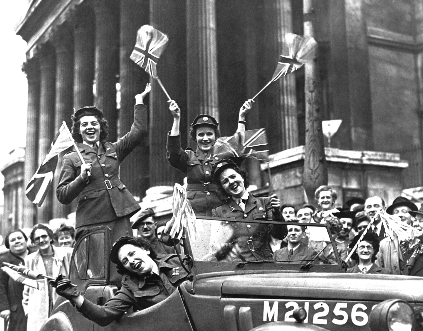 DK Find Out! Fun Facts for Kids on Animals, Earth, History and more!