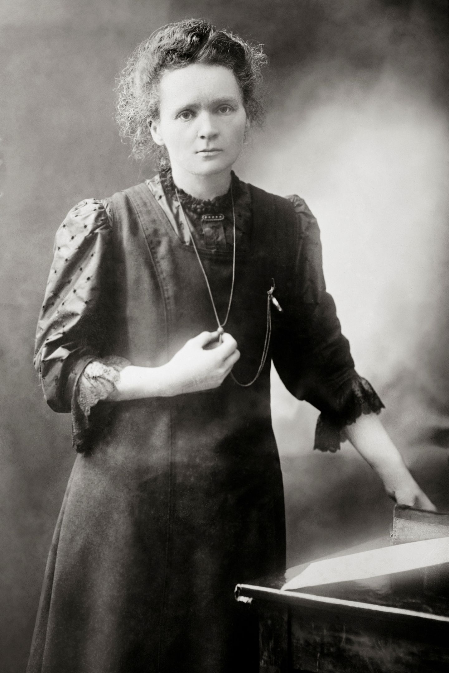 marie cuie Marie curie is famous for being the first woman to win a nobel prize here are 10 facts about the life of this great polish scientist. marie cuie Marie curie is famous for being the first woman to win a nobel prize here are 10 facts about the life of this great polish scientist.
