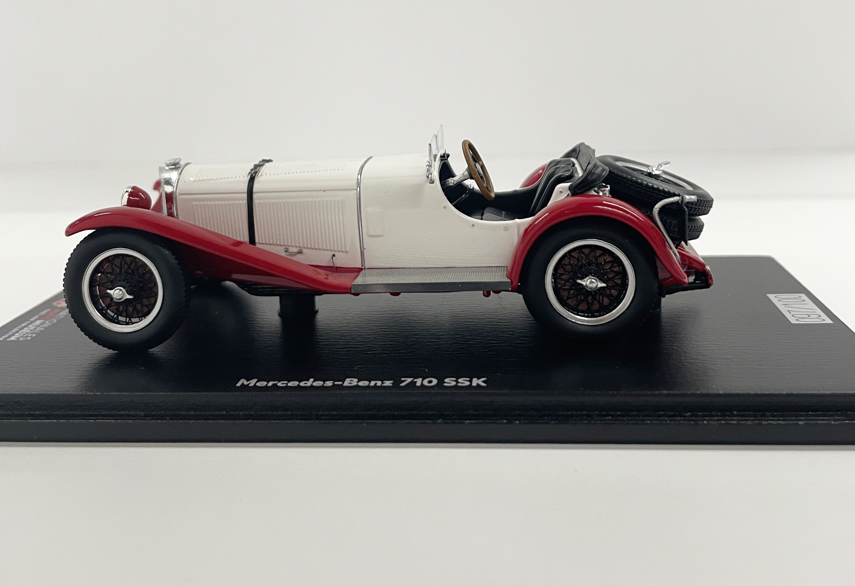 Spark liefert Mercedes SSK des Nationalen Automuseums in 1:43
