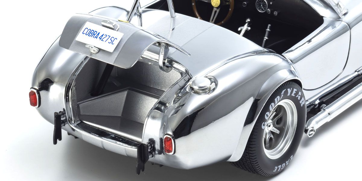 Kyosho macht die AC Cobra 427 S/C zum 1:18-Strahlemann in Chrom