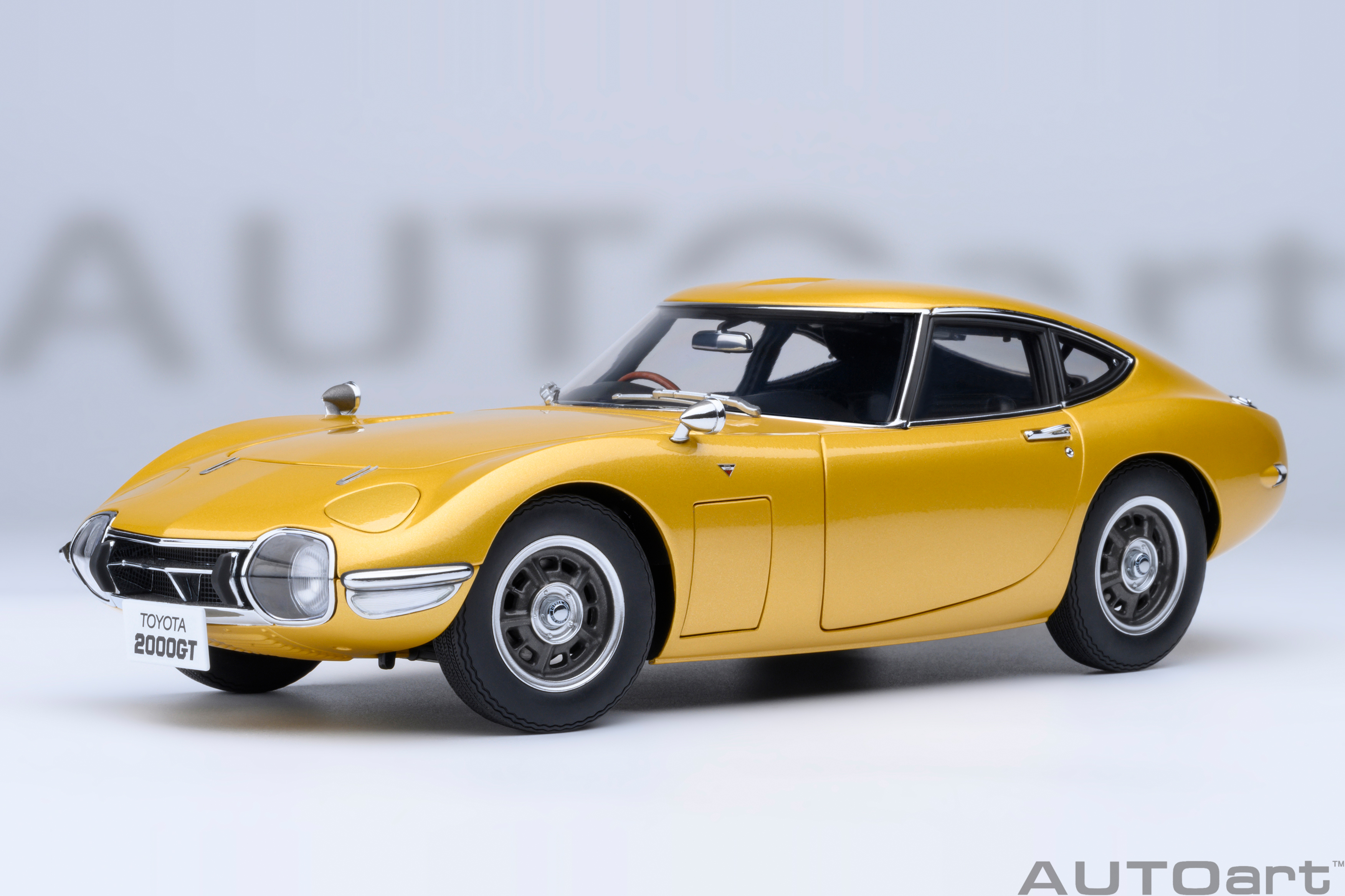 Toyota 2000GT in Gold glänzt bei AUTOart | MODELLFAHRZEUG
