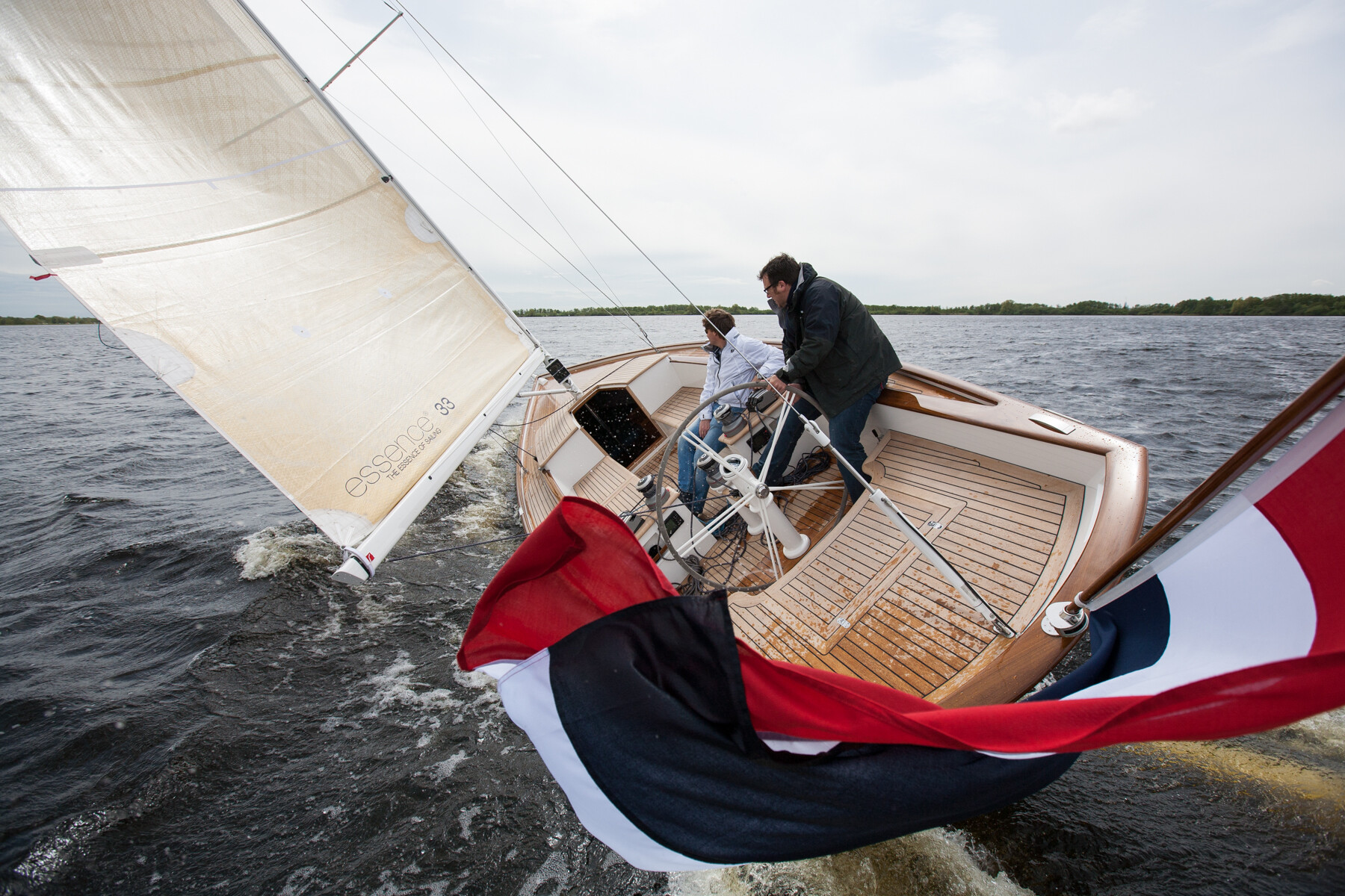 Comment s'appellent les voiles des bateaux de course