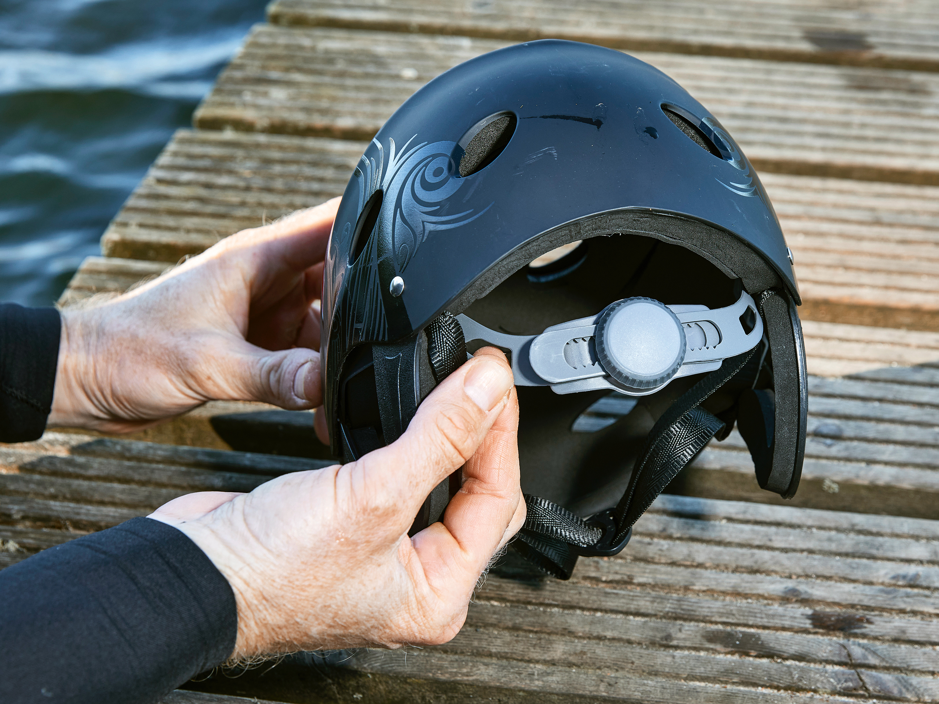 Der F2 Slider Helm für Wassersportler im Test